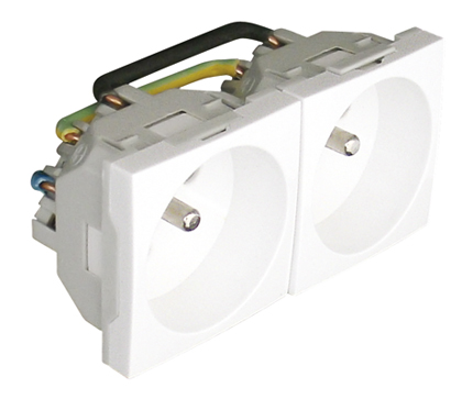 Toma Doble 45º Francesa con Protección - 4 Módulos